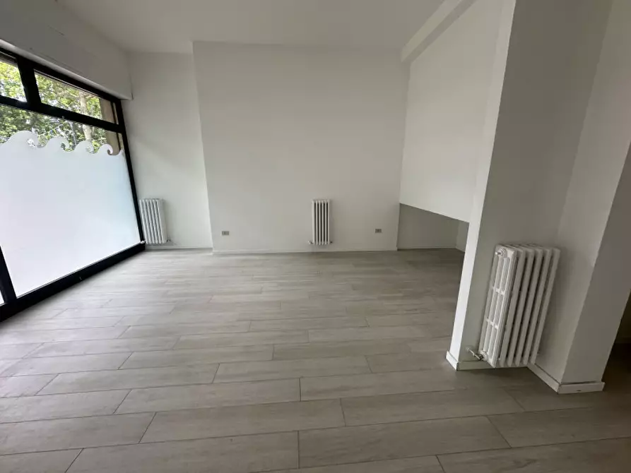 Immagine 7 di Negozio in vendita  in Viale Roma 73 a Cervia