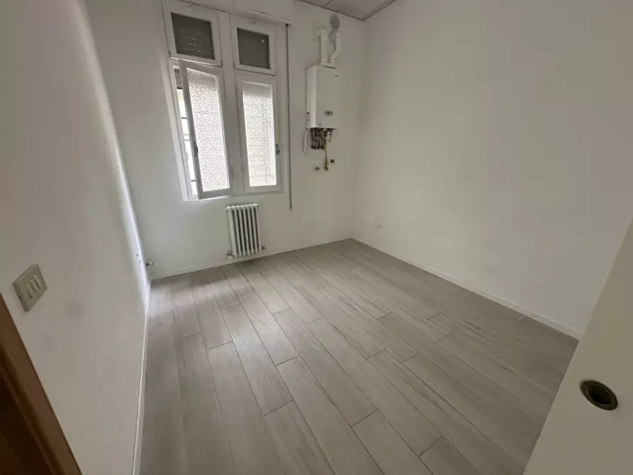 Immagine 8 di Negozio in affitto  in Viale Roma 73 a Cervia