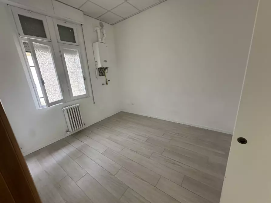 Immagine 9 di Negozio in affitto  in Viale Roma 73 a Cervia