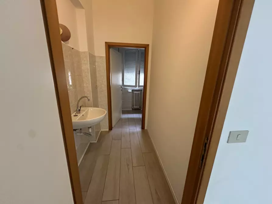 Immagine 10 di Negozio in affitto  in Viale Roma 73 a Cervia