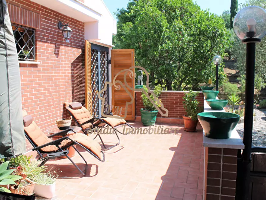 Immagine 9 di Villetta a schiera in vendita  in Via della Torre di Spizzichino, 98 a Roma