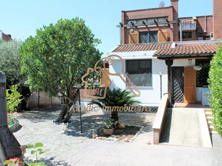 Immagine 13 di Villetta a schiera in vendita  in Via della Torre di Spizzichino, 98 a Roma