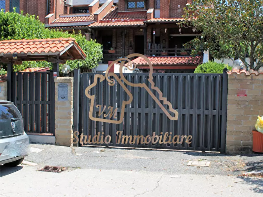 Immagine 54 di Villetta a schiera in vendita  in Via della Torre di Spizzichino, 98 a Roma