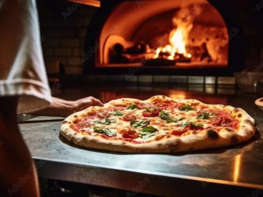 Immagine 1 di Attività commerciale in vendita  a Senigallia