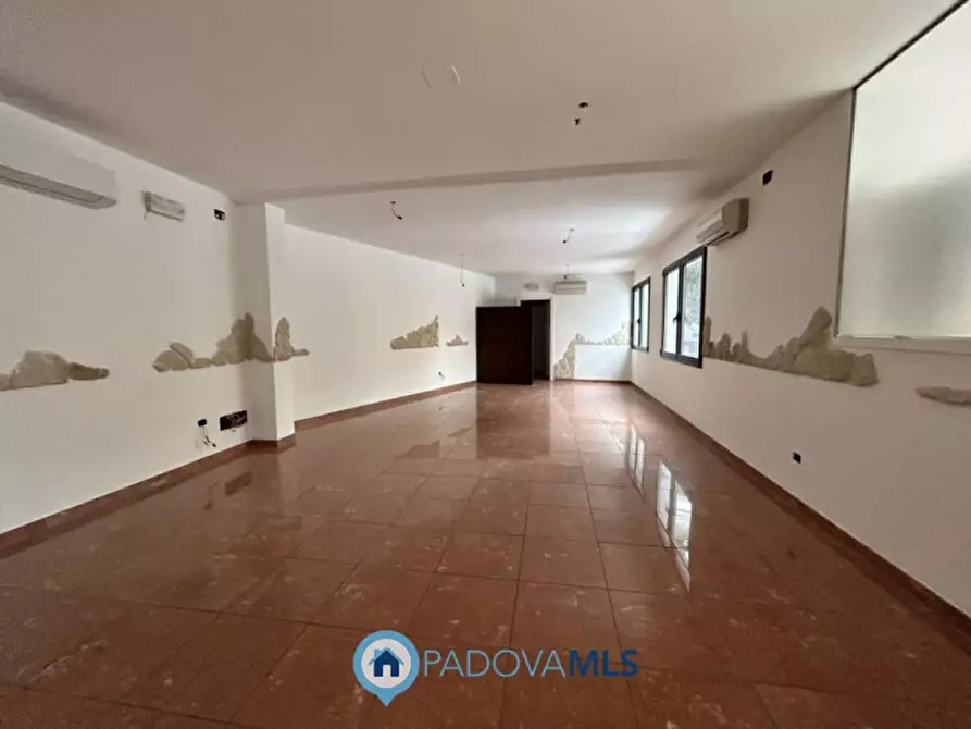Immagine 2 di Negozio in vendita  in via ceron, 8 a Padova