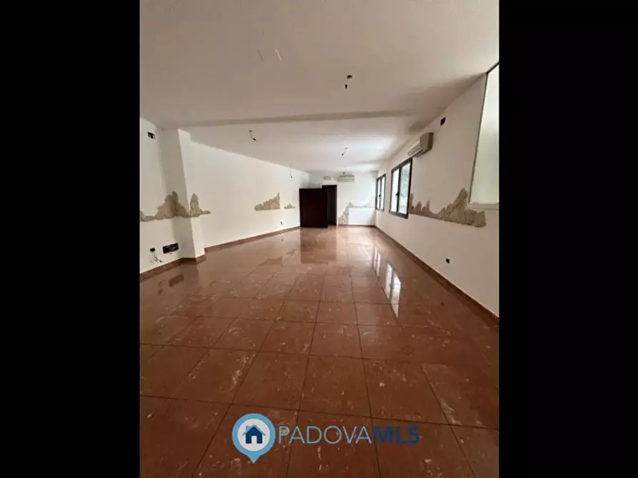 Immagine 3 di Negozio in vendita  in via ceron, 8 a Padova