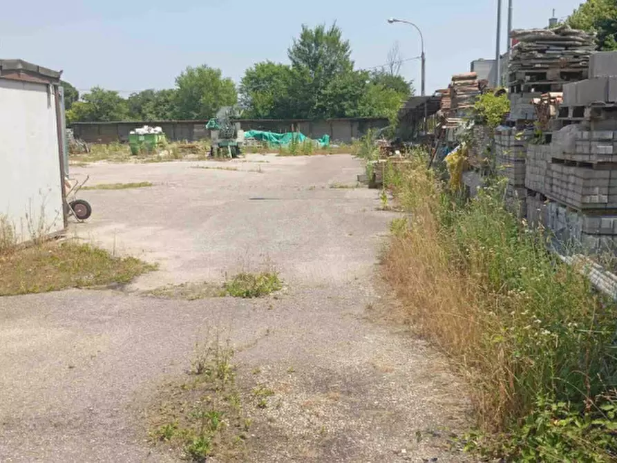 Immagine 4 di Magazzino in vendita  a Peschiera Del Garda