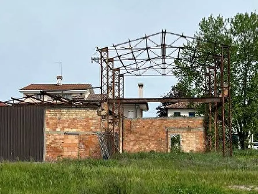 Immagine 1 di Magazzino in vendita  in Via Giannino Ancillotto, 24 a Eraclea