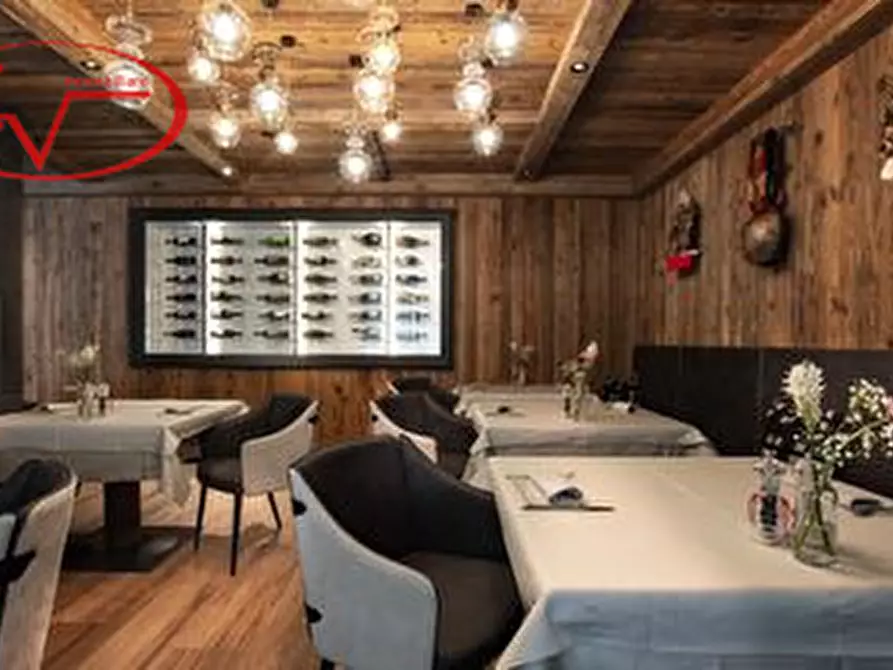 Immagine 2 di Attività commerciale in affitto  in periferia a Montevarchi