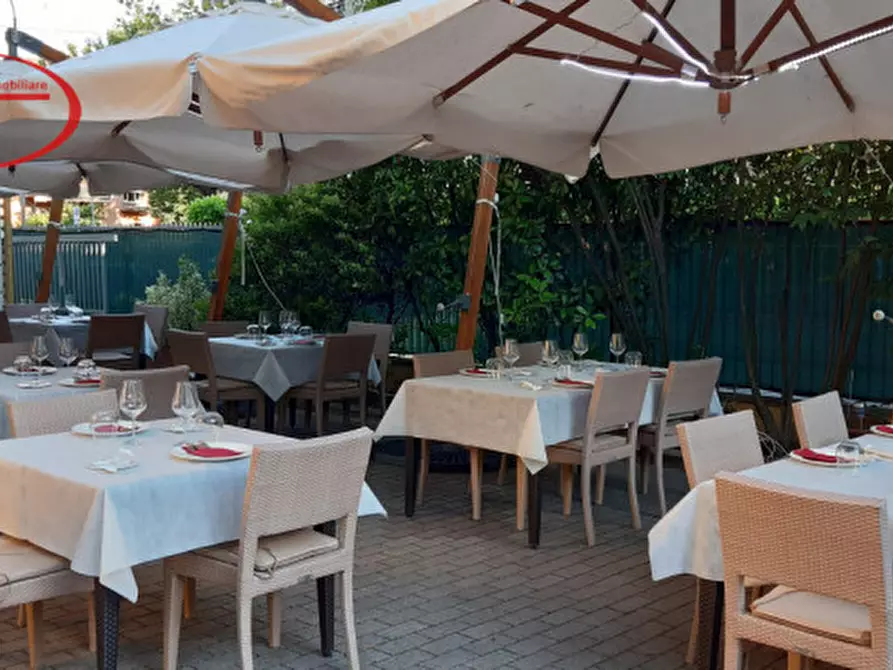 Immagine 3 di Attività commerciale in affitto  in periferia a Montevarchi