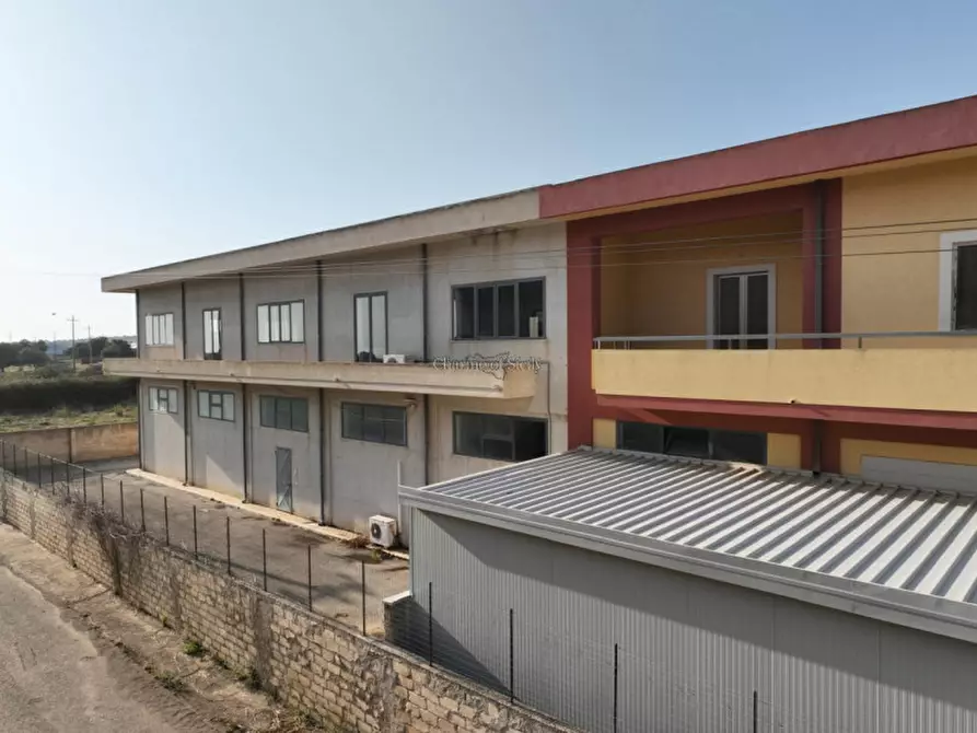 Immagine 8 di Negozio in vendita  a Modica