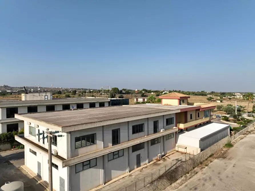 Immagine 12 di Negozio in vendita  a Modica