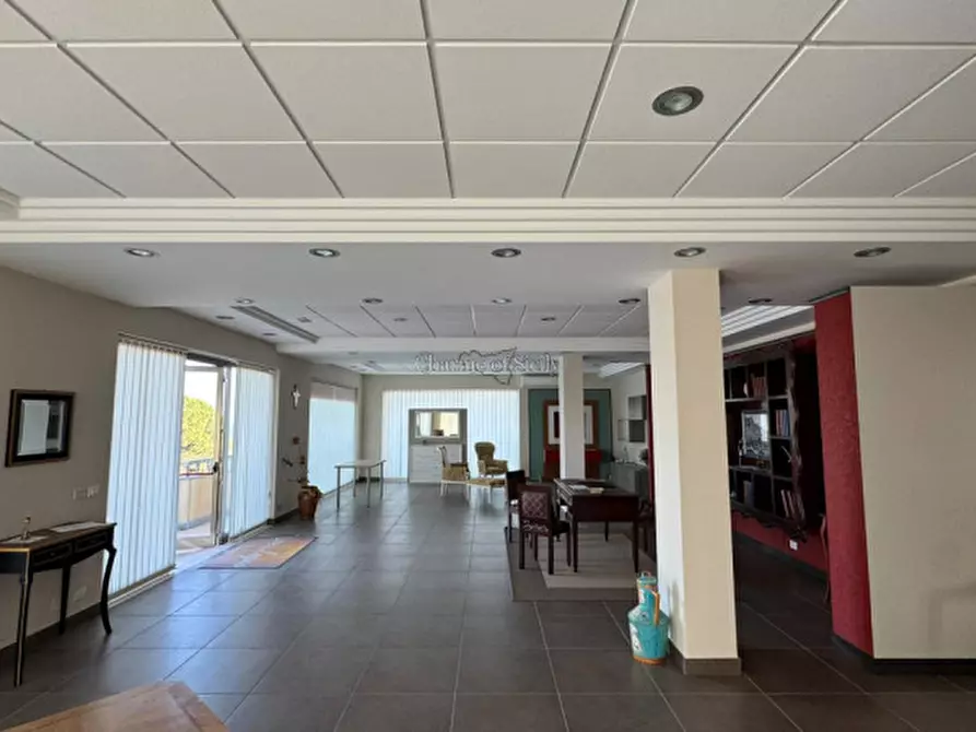 Immagine 19 di Negozio in vendita  a Modica