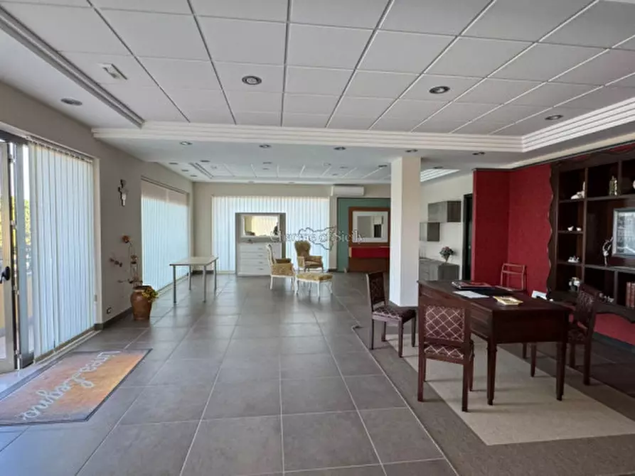 Immagine 22 di Negozio in vendita  a Modica