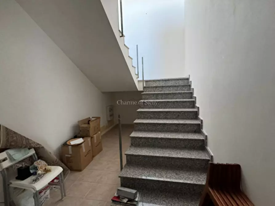 Immagine 29 di Negozio in vendita  a Modica