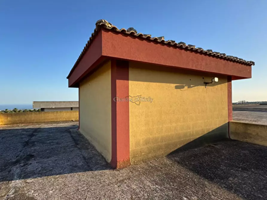 Immagine 35 di Negozio in vendita  a Modica