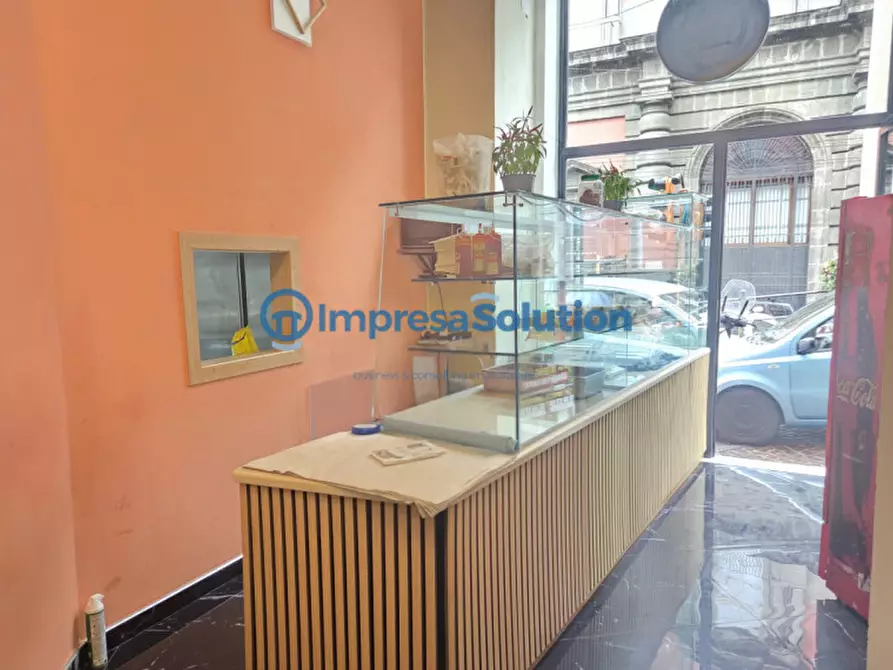 Immagine 5 di Negozio in vendita  in Via Salvatore Tommasi a Napoli