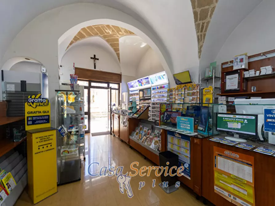 Immagine 5 di Attività commerciale in vendita  in Via Roma a Alezio