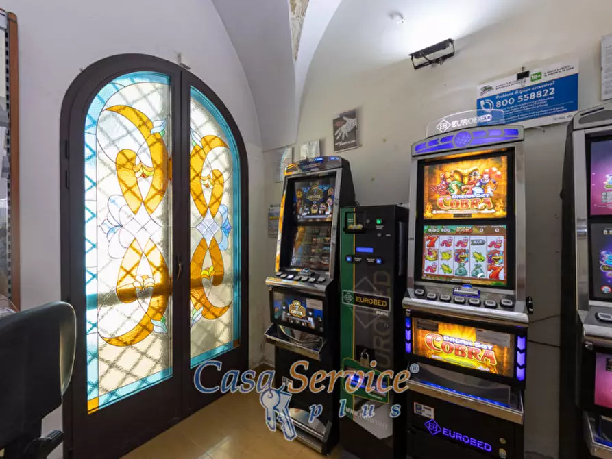 Immagine 9 di Attività commerciale in vendita  in Via Roma a Alezio