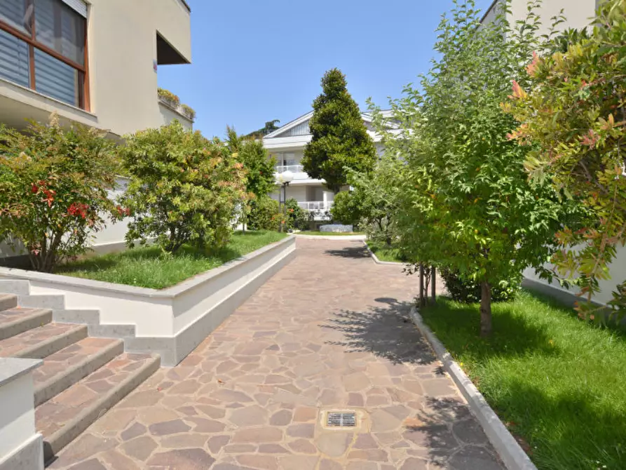 Immagine 25 di Appartamento in vendita  in Via Pupinia, 26 a Roma