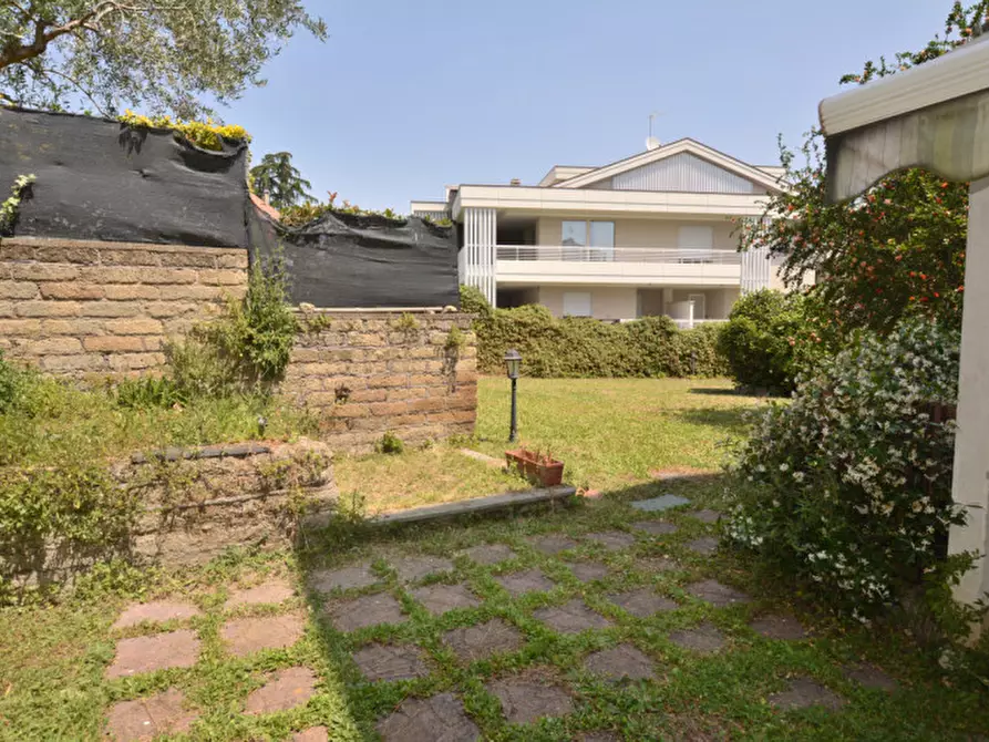 Immagine 27 di Appartamento in vendita  in Via Pupinia, 26 a Roma