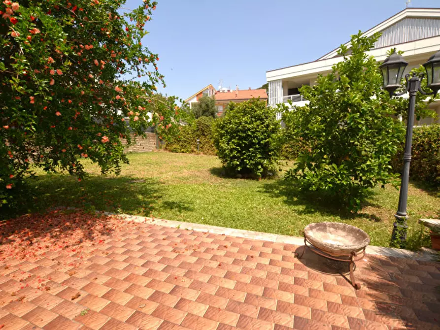 Immagine 40 di Appartamento in vendita  in Via Pupinia, 26 a Roma