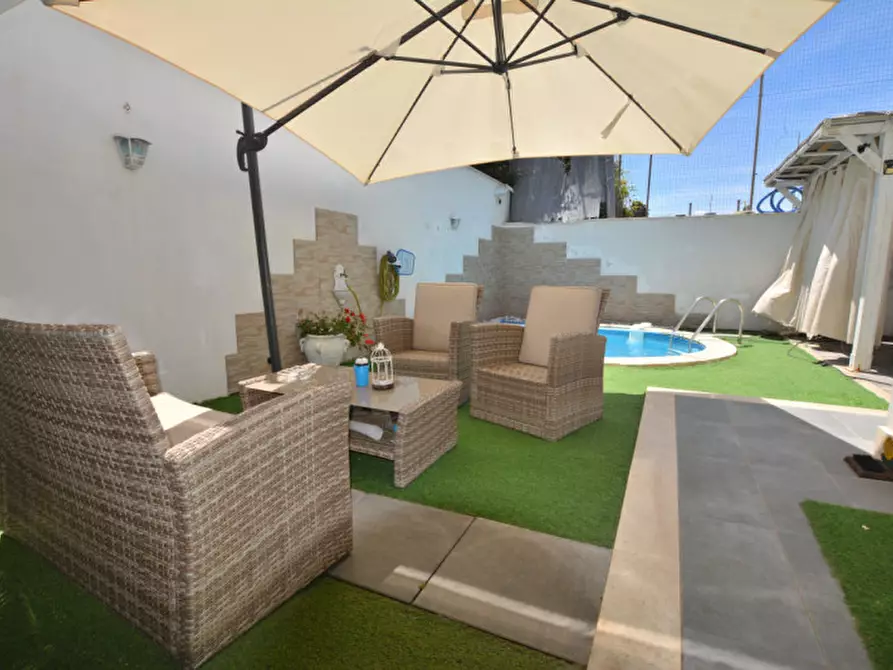 Immagine 1 di Villa in vendita  in Via Marano Equo 22c a Guidonia Montecelio