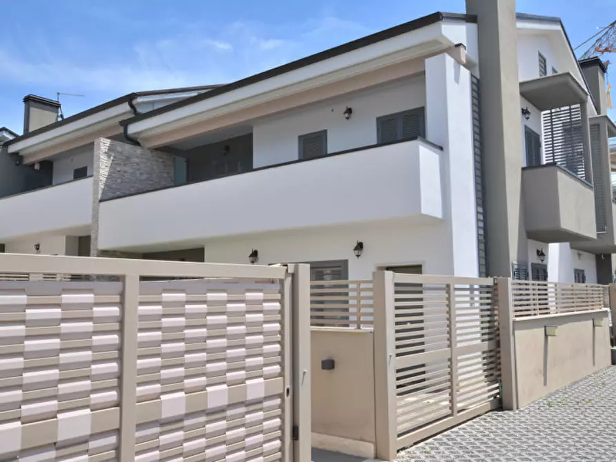 Immagine 3 di Villa in vendita  in Via Marano Equo 22c a Guidonia Montecelio