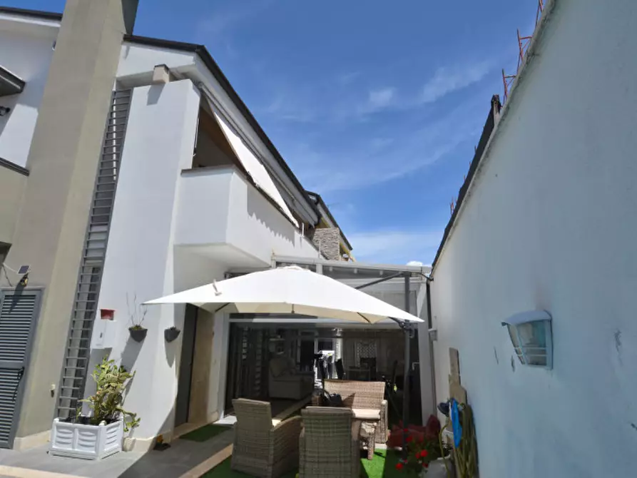 Immagine 5 di Villa in vendita  in Via Marano Equo 22c a Guidonia Montecelio