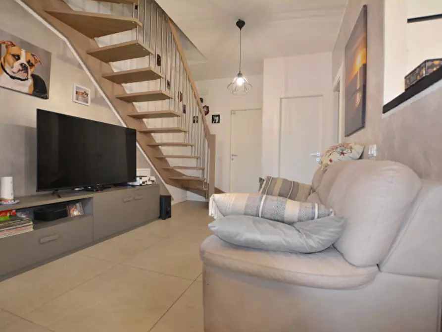 Immagine 10 di Villa in vendita  in Via Marano Equo 22c a Guidonia Montecelio