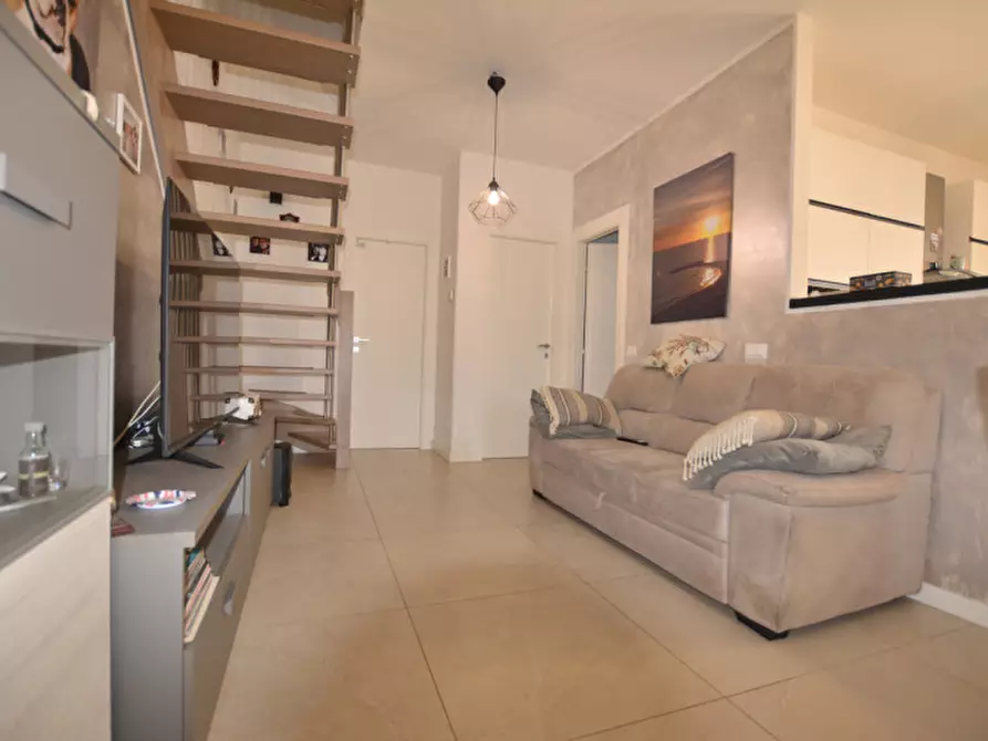 Immagine 11 di Villa in vendita  in Via Marano Equo 22c a Guidonia Montecelio