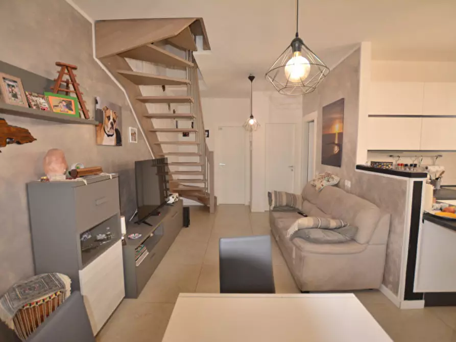 Immagine 12 di Villa in vendita  in Via Marano Equo 22c a Guidonia Montecelio