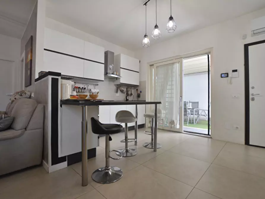 Immagine 13 di Villa in vendita  in Via Marano Equo 22c a Guidonia Montecelio