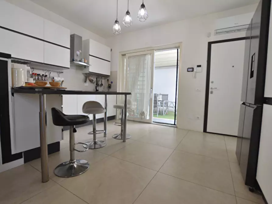 Immagine 14 di Villa in vendita  in Via Marano Equo 22c a Guidonia Montecelio