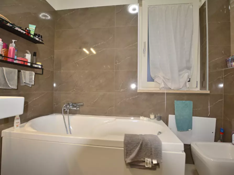 Immagine 32 di Villa in vendita  in Via Marano Equo 22c a Guidonia Montecelio