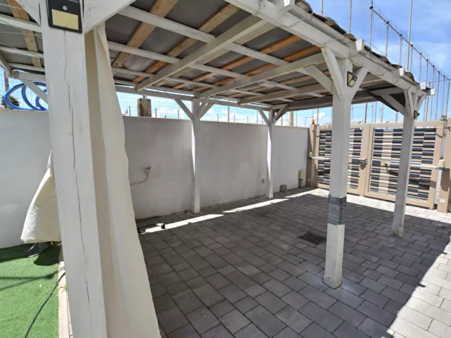 Immagine 34 di Villa in vendita  in Via Marano Equo 22c a Guidonia Montecelio