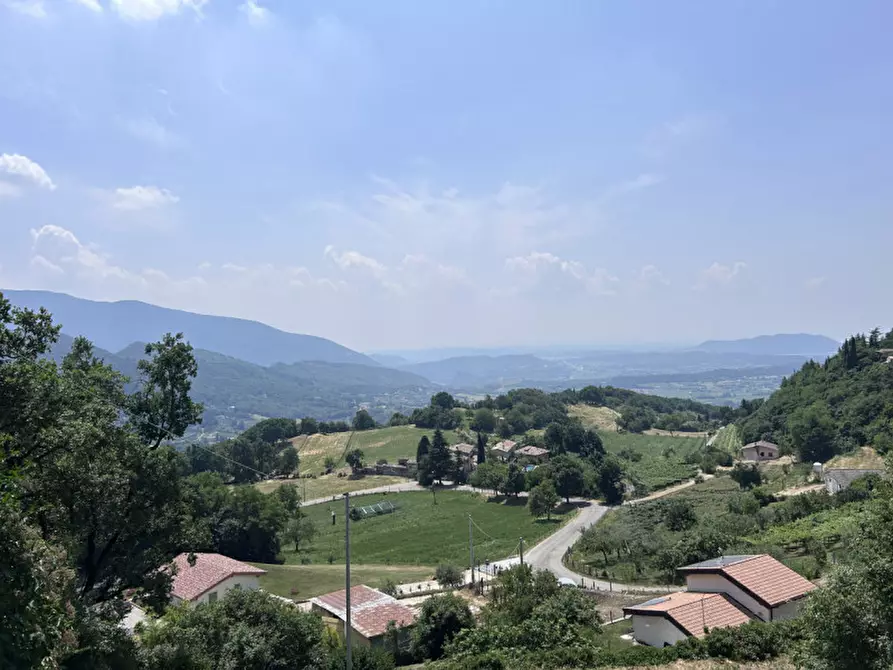 Immagine 1 di Terreno in vendita  a Caprino Veronese
