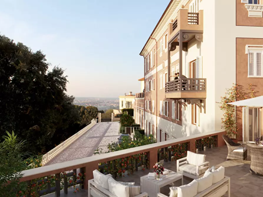 Immagine 6 di Appartamento in vendita  in via di montenero a Livorno