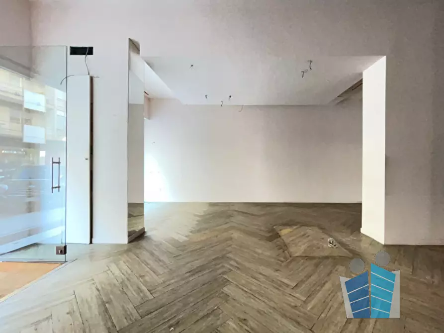 Immagine 1 di Negozio in affitto  in Piazza Giuseppe Mazzini a Lecce