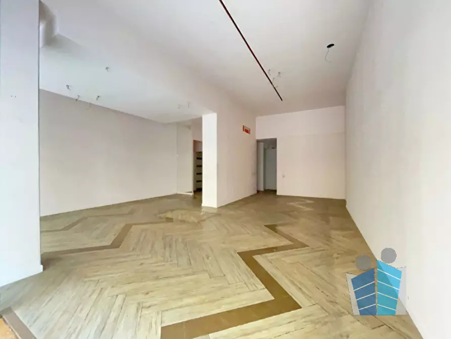 Immagine 4 di Negozio in affitto  in Piazza Giuseppe Mazzini a Lecce