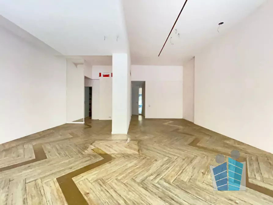 Immagine 6 di Negozio in affitto  in Piazza Giuseppe Mazzini a Lecce