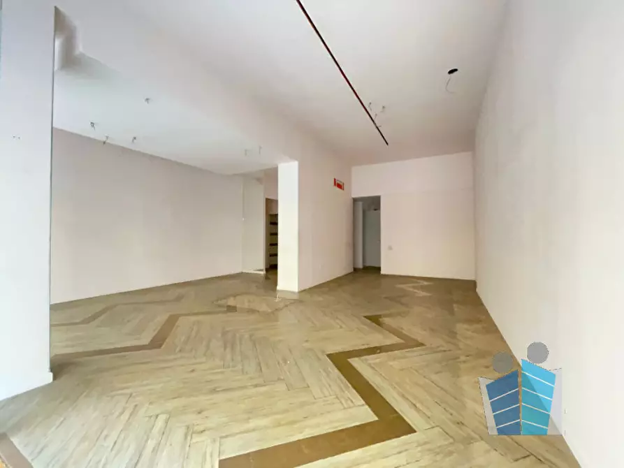 Immagine 8 di Negozio in affitto  in Piazza Giuseppe Mazzini a Lecce