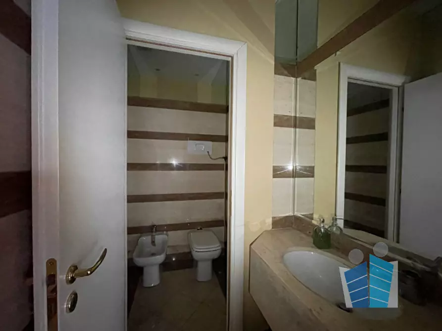 Immagine 11 di Negozio in affitto  in Piazza Giuseppe Mazzini a Lecce