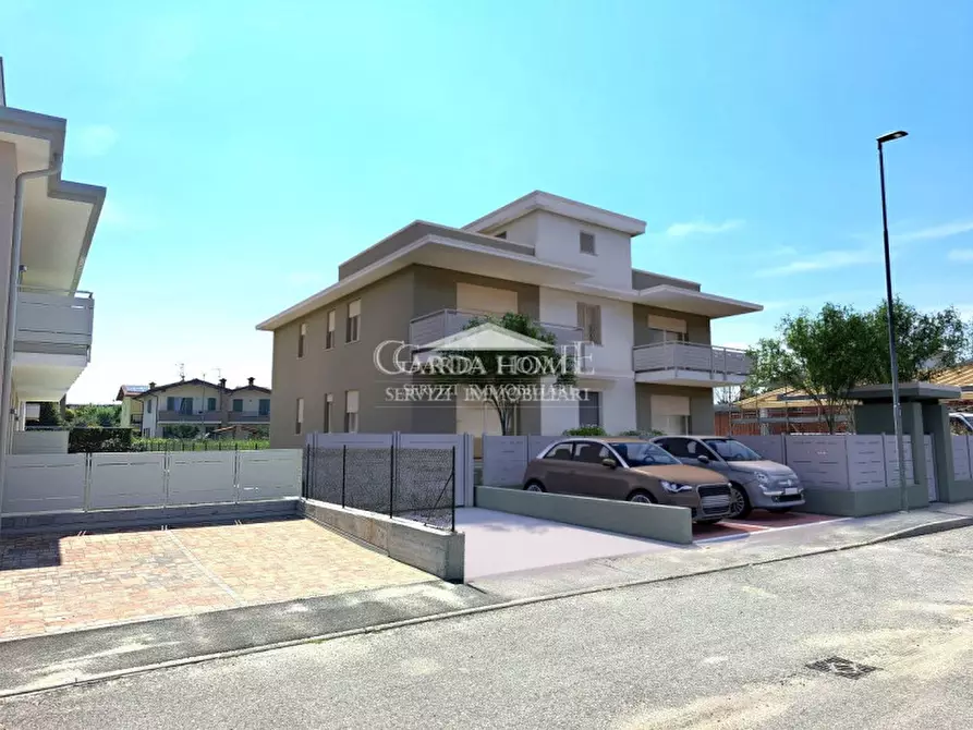 Immagine 2 di Appartamento in vendita  in Via Pisacane a Desenzano Del Garda