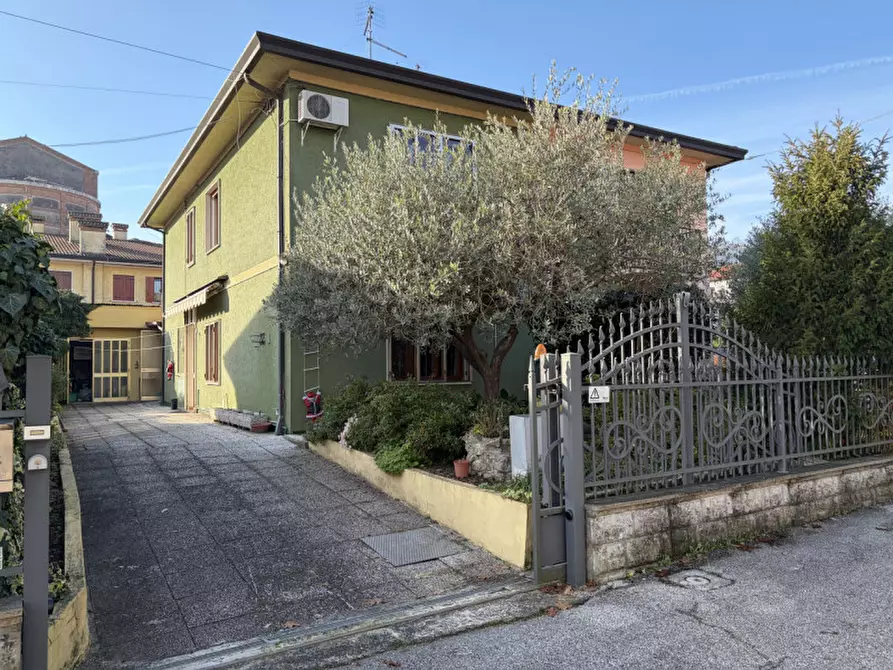 Immagine 1 di Casa bifamiliare in vendita  in Via Giovanni XXIII a Galzignano Terme