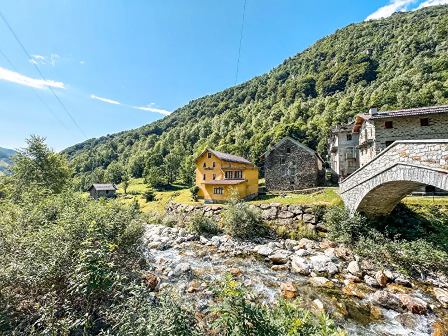 Immagine 12 di Appartamento in vendita  in Frazione Santa Maria 1 a Fobello