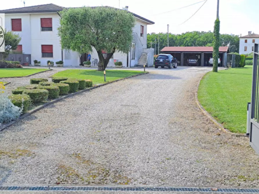 Immagine 1 di Villa in vendita  in Via Guglielmo Marconi a Piazzola Sul Brenta