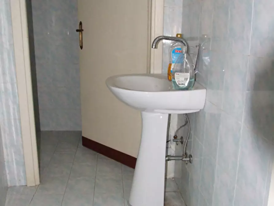 Immagine 10 di Laboratorio in affitto  in Via Termolarte 100 a Nepi