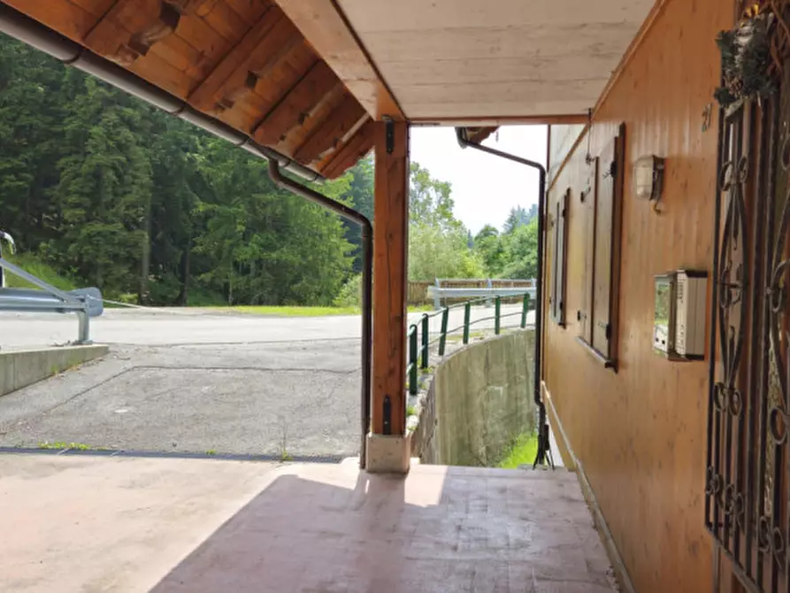 Immagine 2 di Casa indipendente in vendita  in Via Rifugio Marinelli a Forni Avoltri