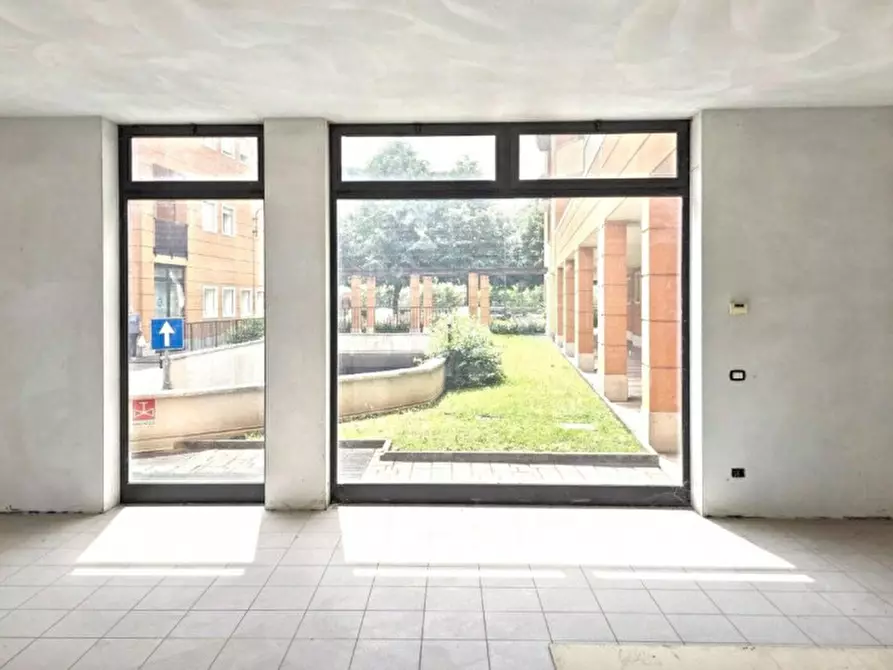 Immagine 3 di Negozio in vendita  in Piazzale Mariano Rumor, 36072 Chiampo VI, Italia a Chiampo